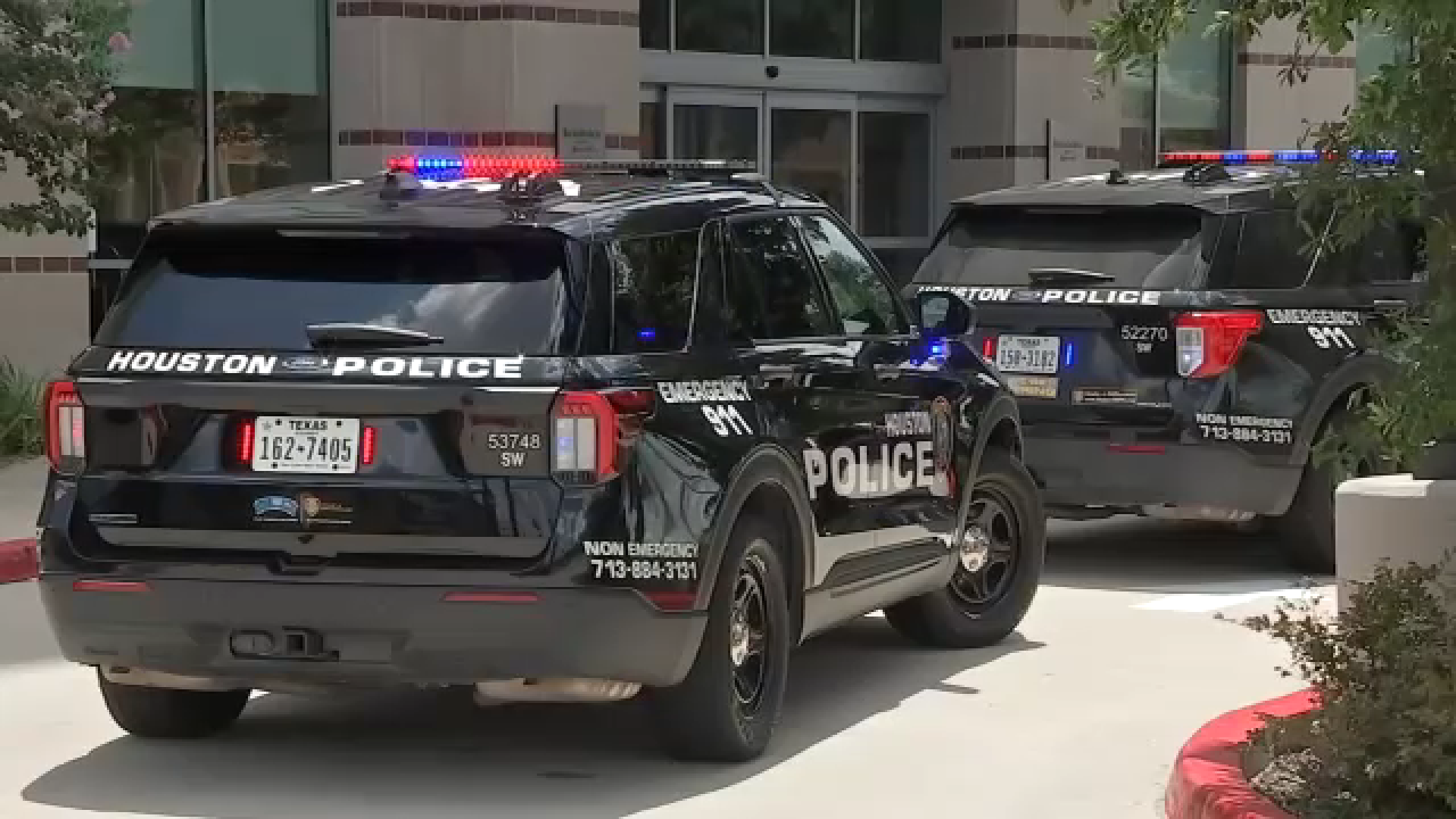 Mom shoots, kills her 2 children before turning gun on herself in SW Houston hotel, authorities say